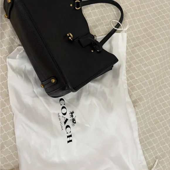 Elegant Black Coach Leather Bag - Picture 7 of 9
